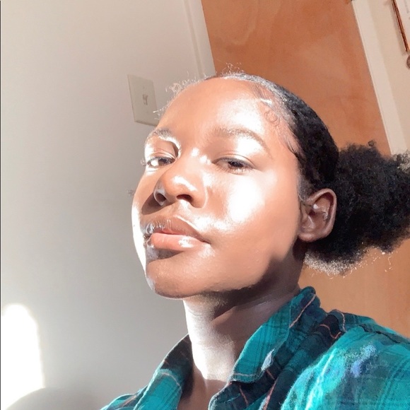 Meet your Posher, Abigail - Picture 1 of 1